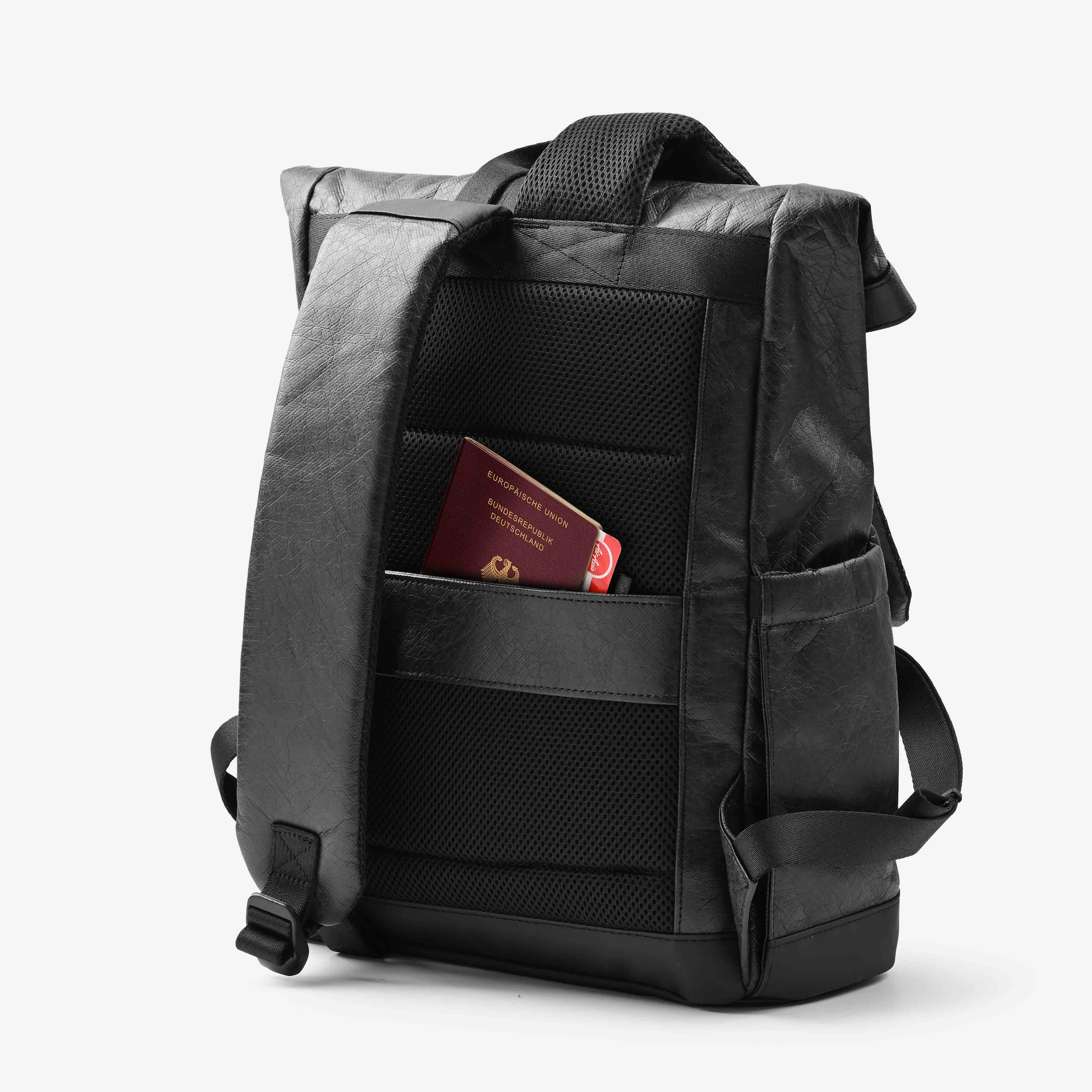 Paprcuts Berlin Rucksack Just Black Bundle mit Bauchtasche