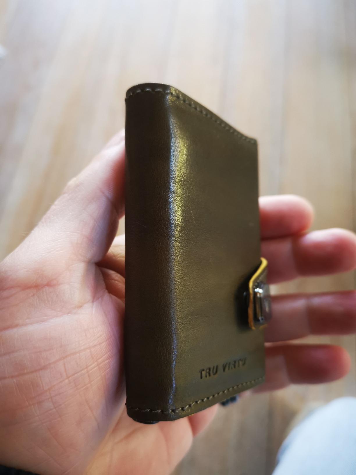 Tru Virtu Wallet Click & Slide Kartenetui Mossgreen Leder RFID