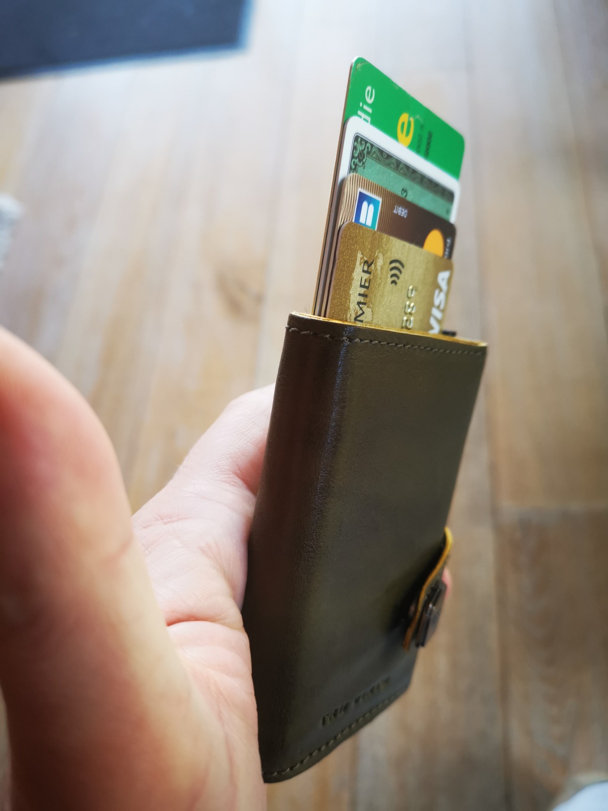Tru Virtu Wallet Click & Slide Kartenetui Mossgreen Leder RFID