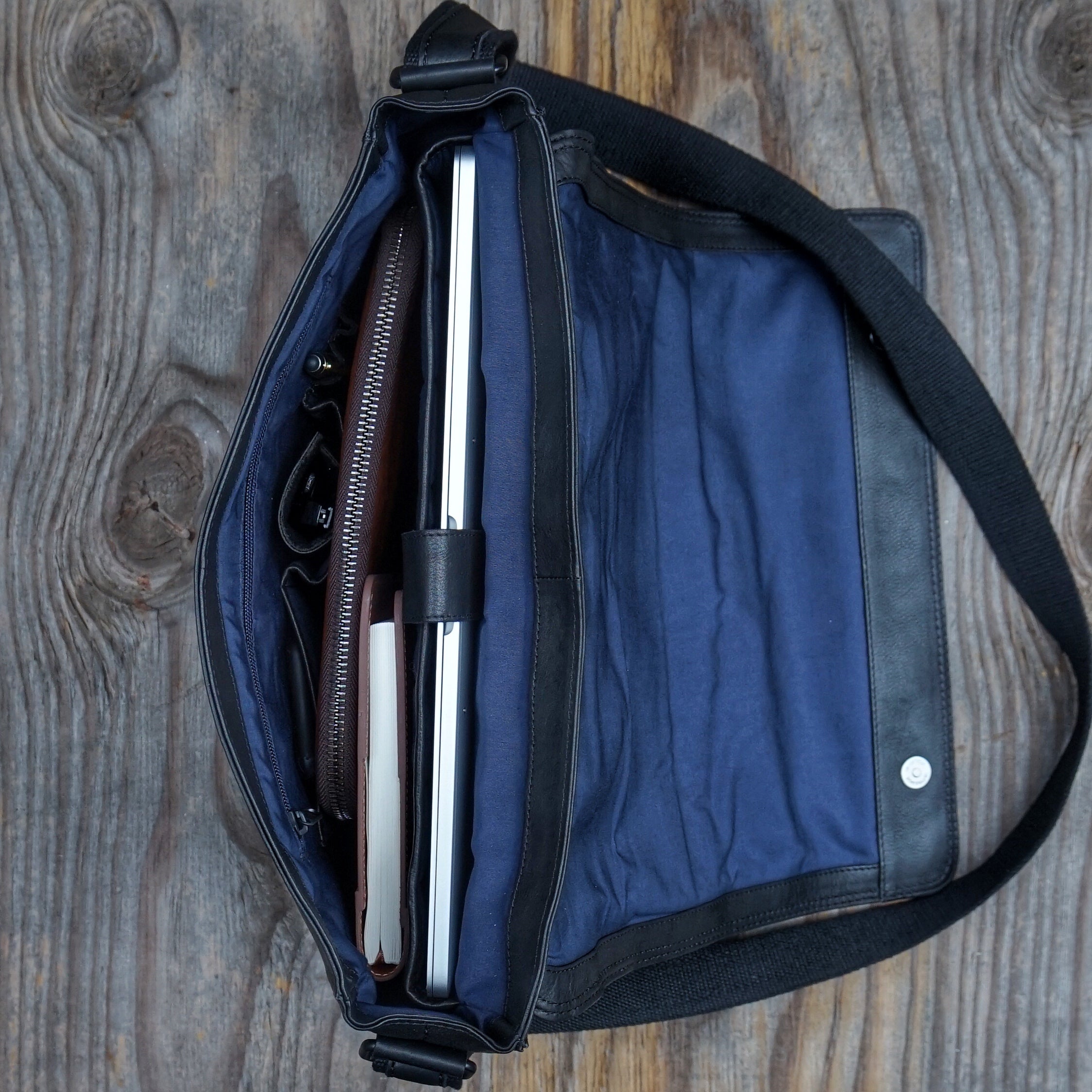 Jack Kinsky Brisbane 5 Messengerbag A4 Laptop 16 Zoll