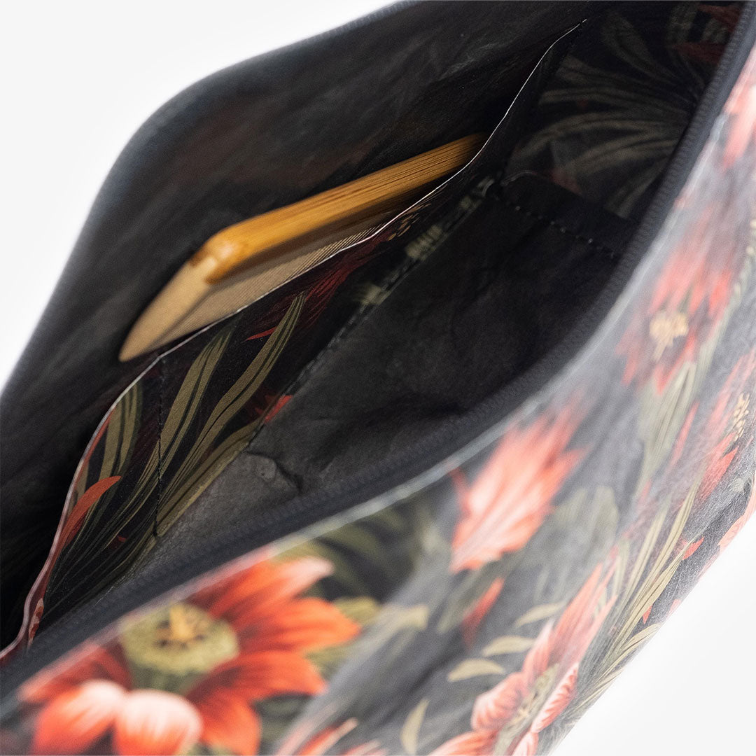 Paprcuts Kulturbeutel Pua Waschtasche Blumen schwarz-rot