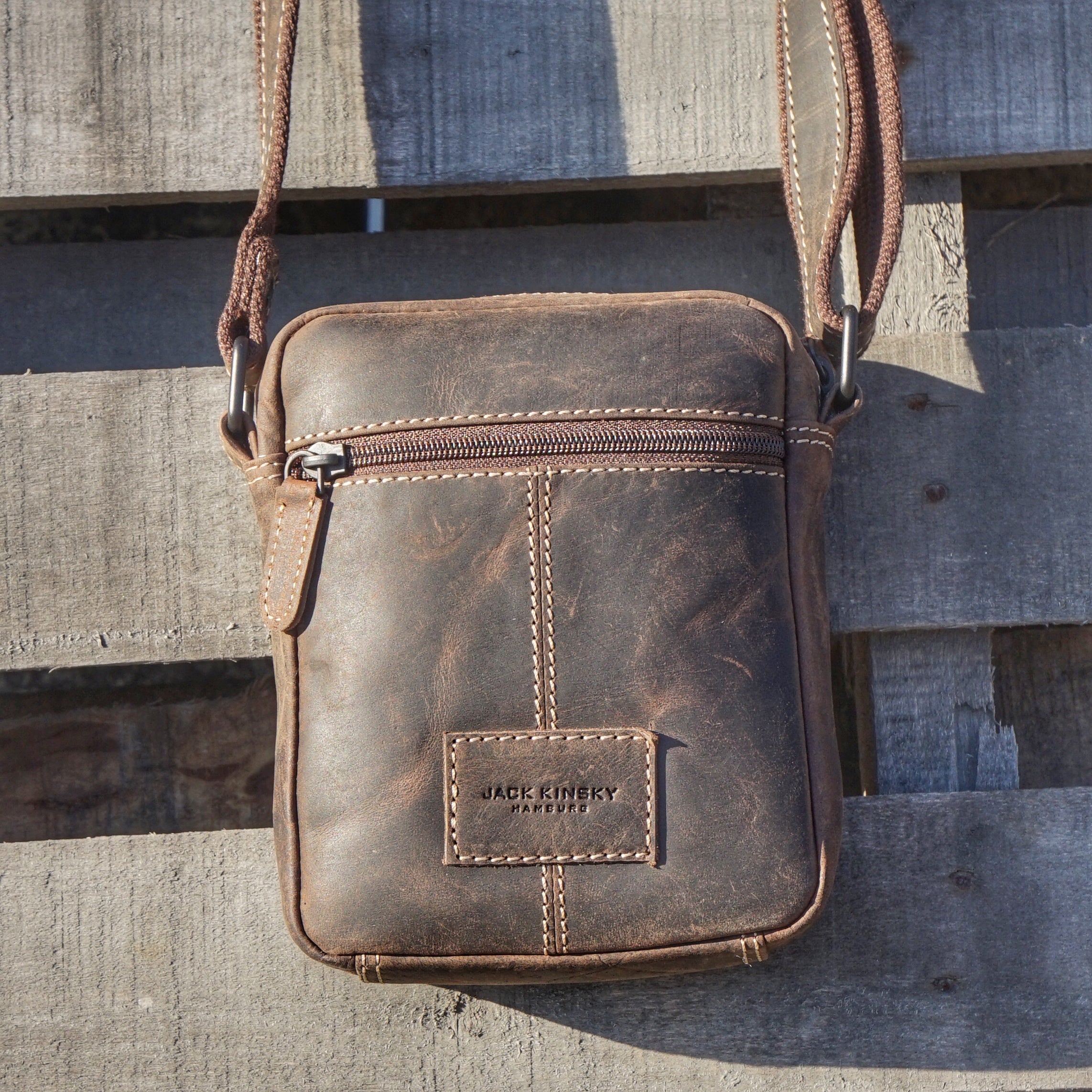 Jack Kinsky Baltimore 1 Umhängetasche Cognac Hunter-Leder