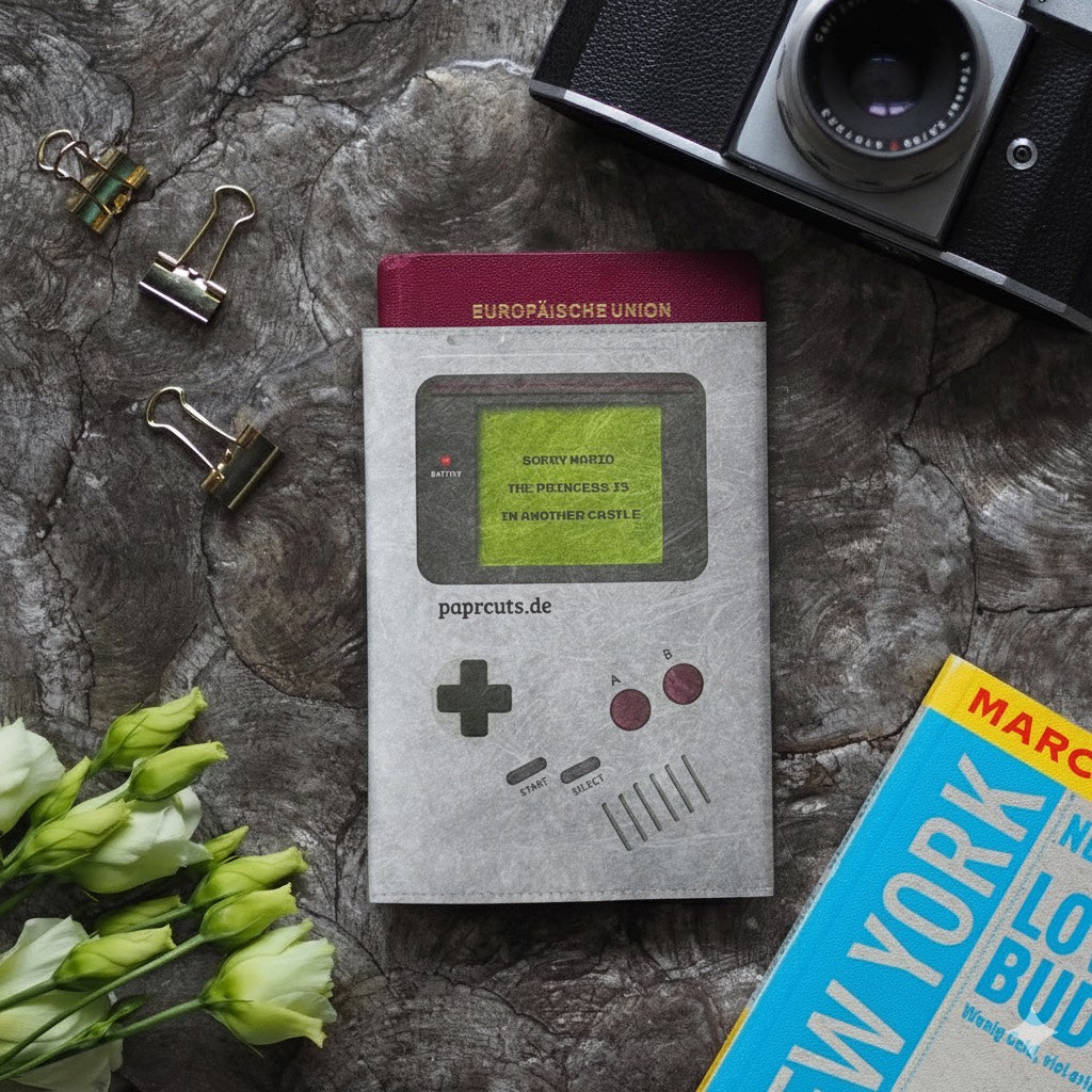Paprcuts RFID Reisepasscover Game Boy Reisepasshülle grau RFID-Schutz