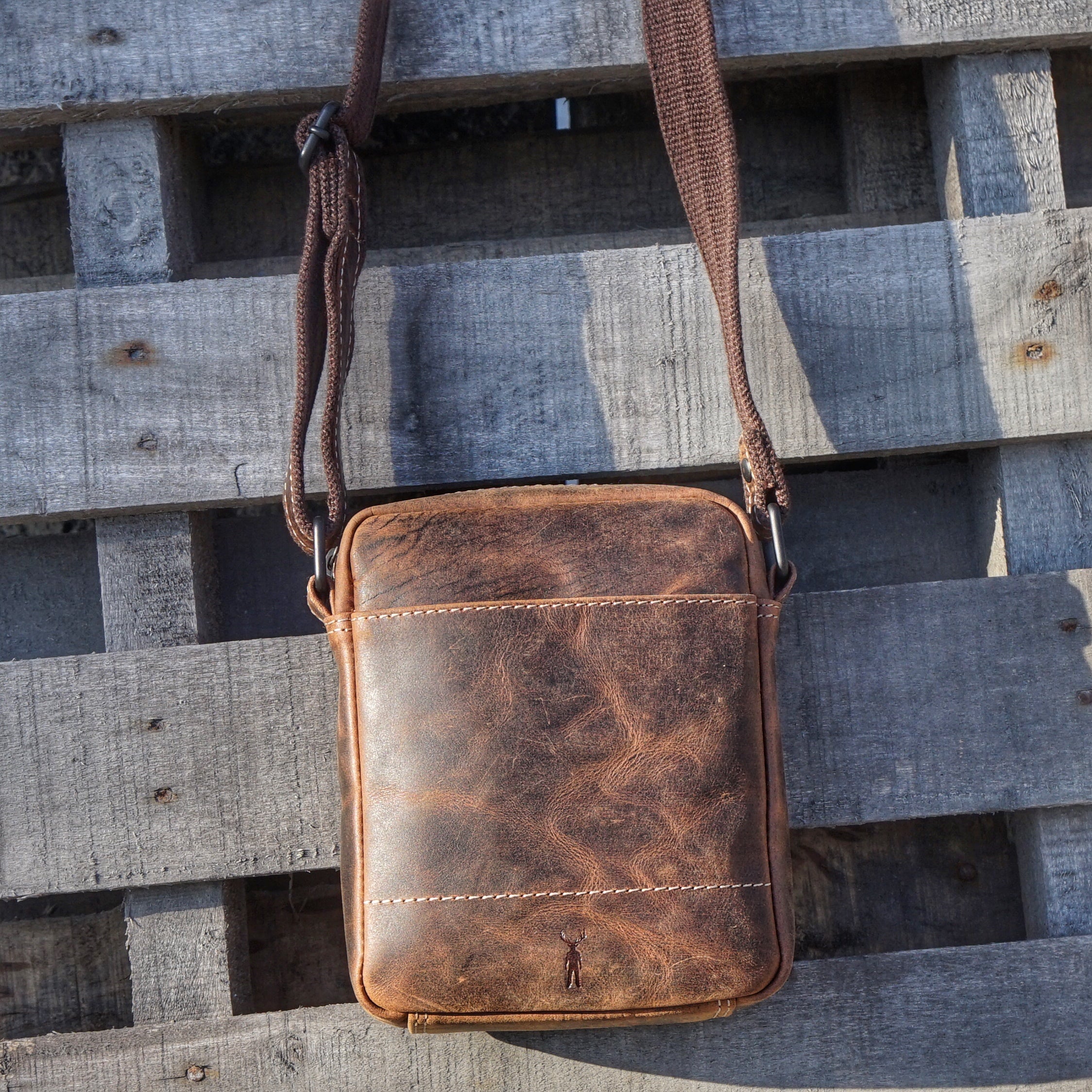 Jack Kinsky Baltimore 1 Umhängetasche Cognac Hunter-Leder