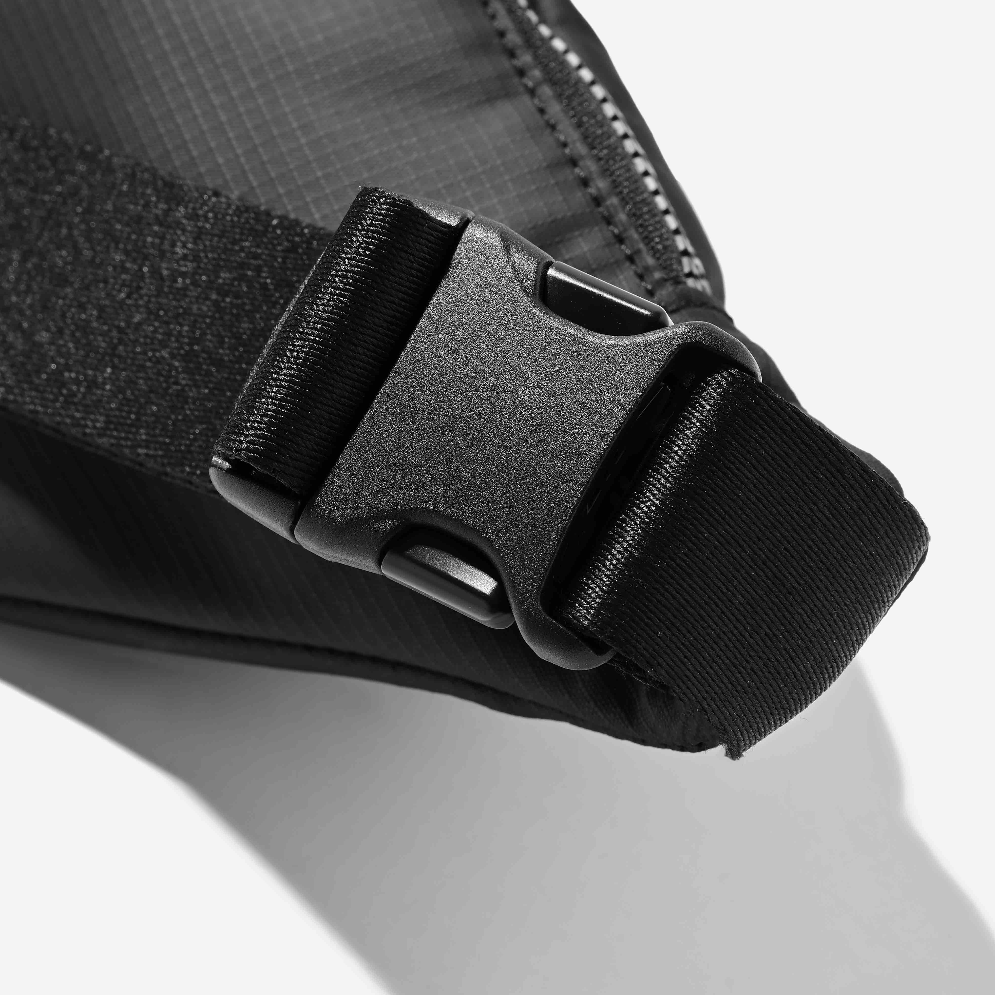 Paprcuts Bauchtasche Black Ripstop 2L wasserabweisend