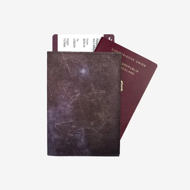 Paprcuts Galactic Whale RFID Reisepasshülle Tyvek vegan