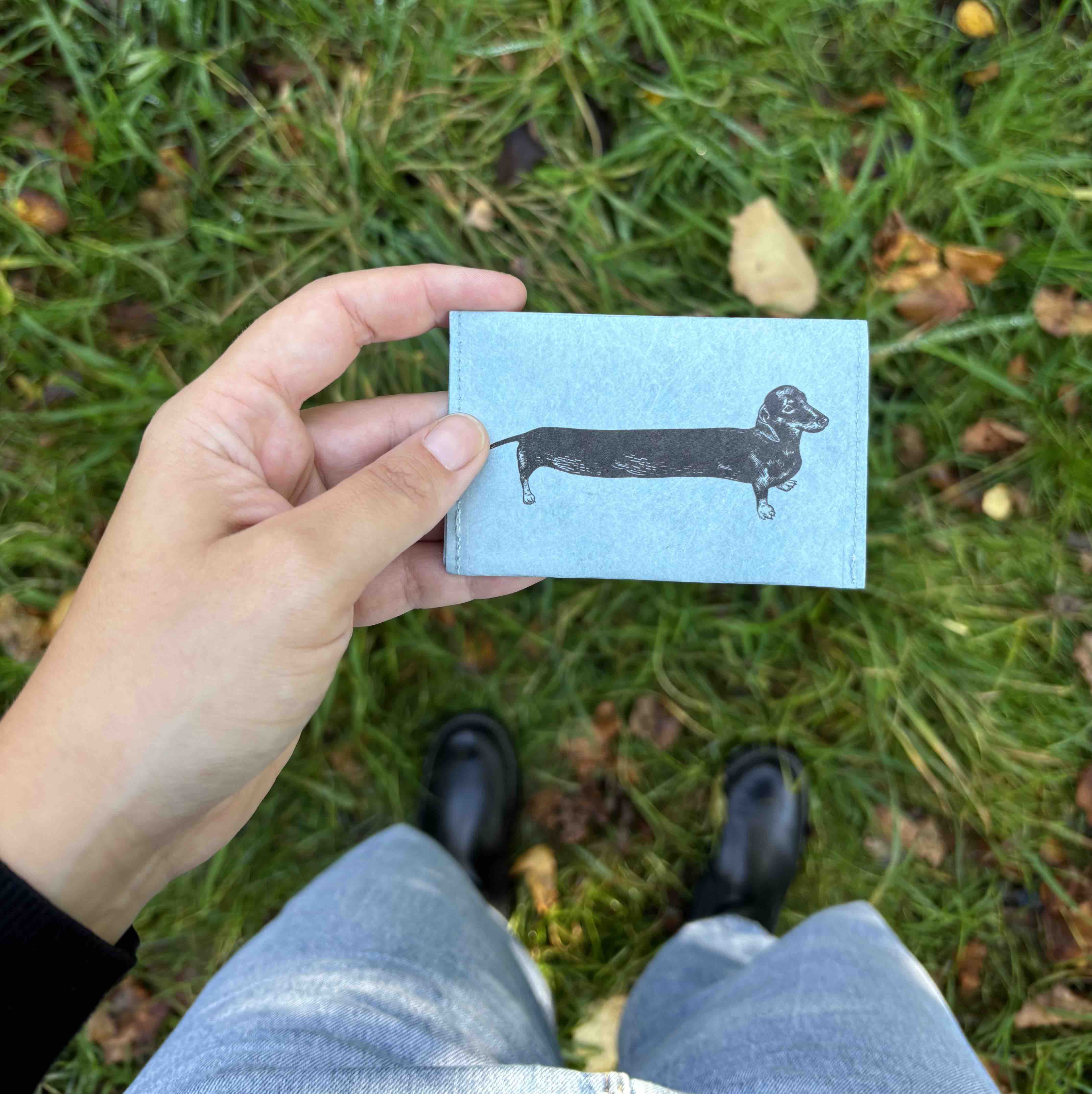 Paprcuts RFID Kartenhalter Sausage Dog Kartenetui hellblau vegan