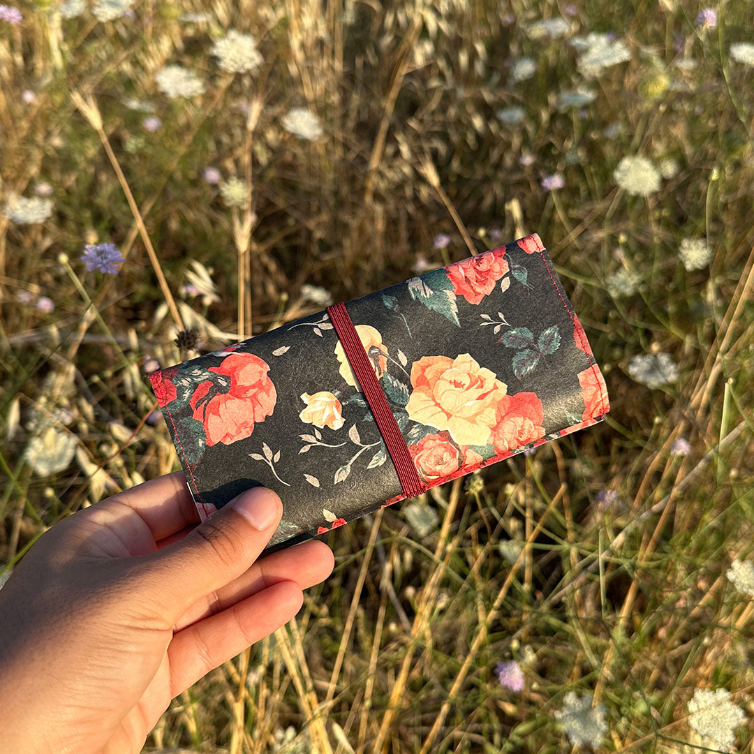 Paprcuts Tabakbeutel Flowers Tabaktasche schwarz-rot vegan