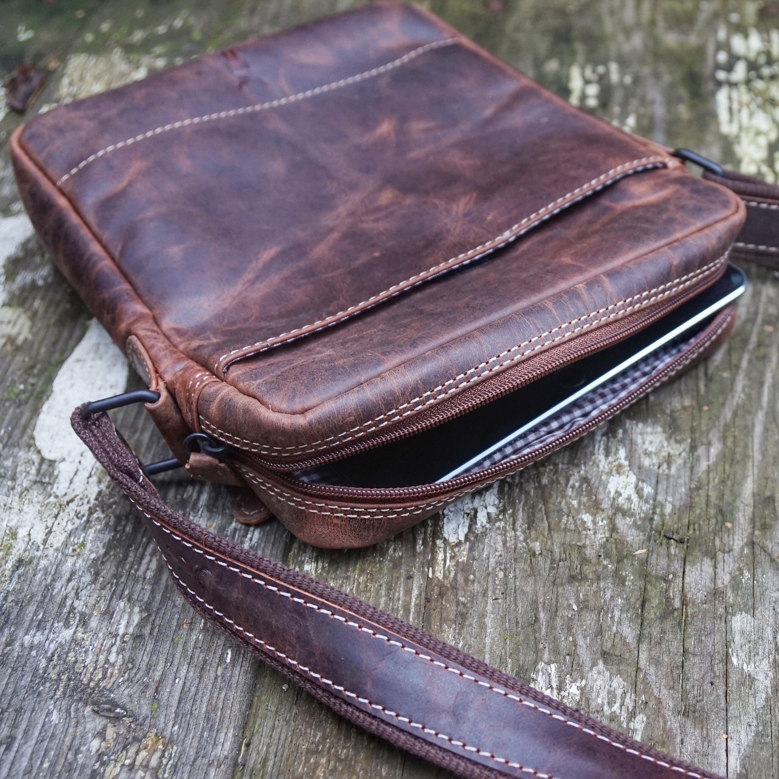 Jack Kinsky Baltimore 2 Umhängetasche Rindleder Cognac
