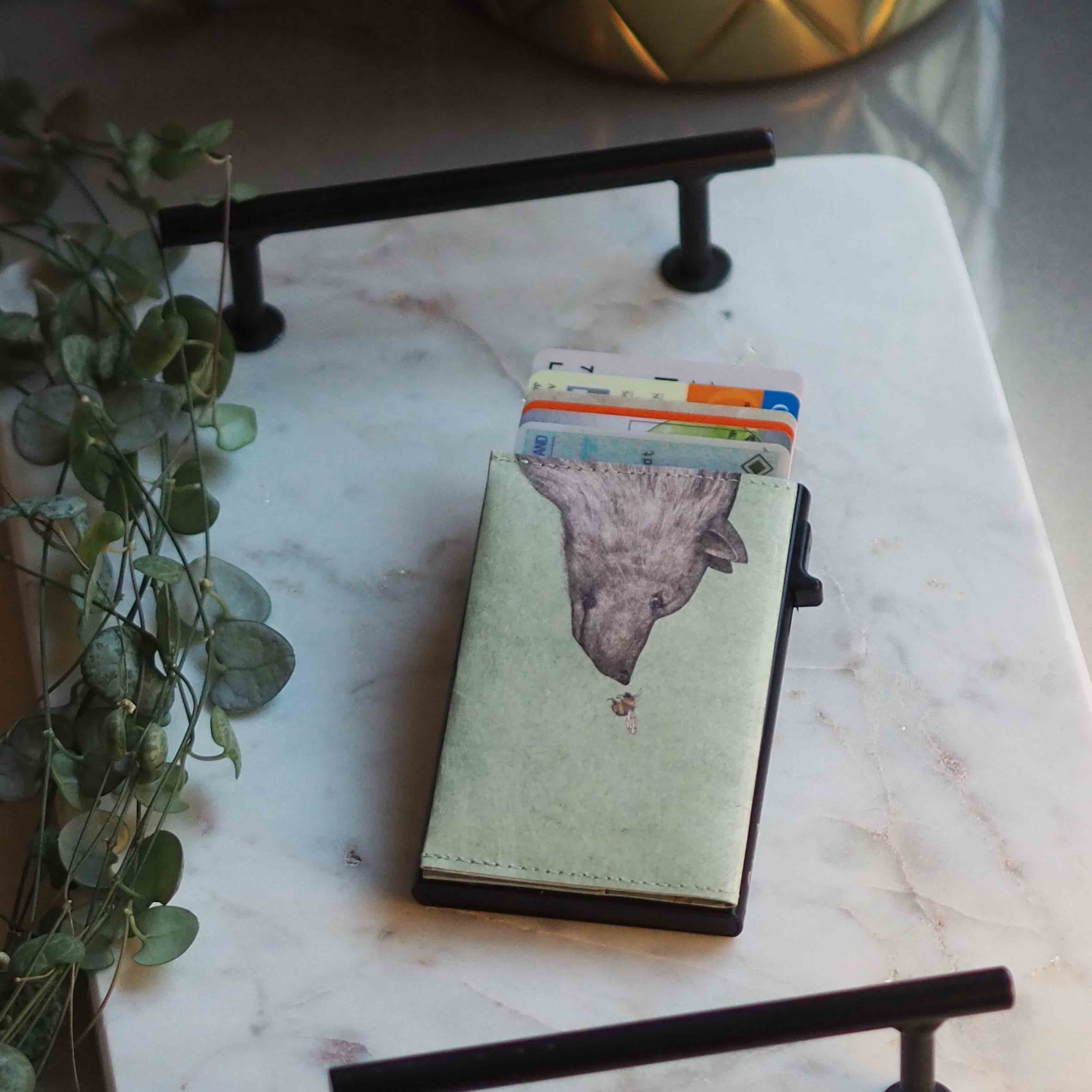 Paprcuts RFID Alu Kartenetui Die Begegnung Kartenetui grün vegan