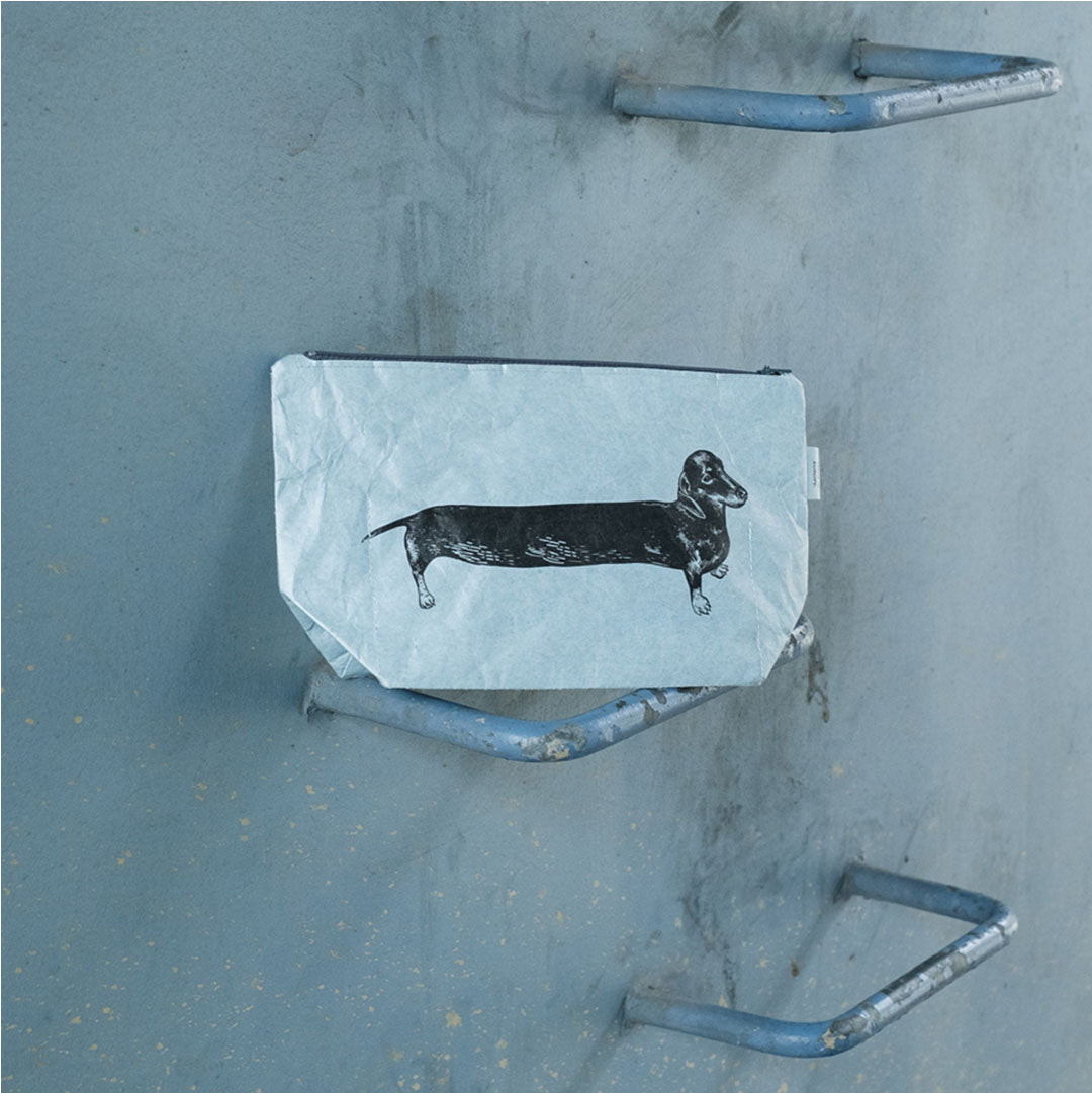 Paprcuts Sausage Dog Kulturbeutel Blau Tyvek vegan Dackel