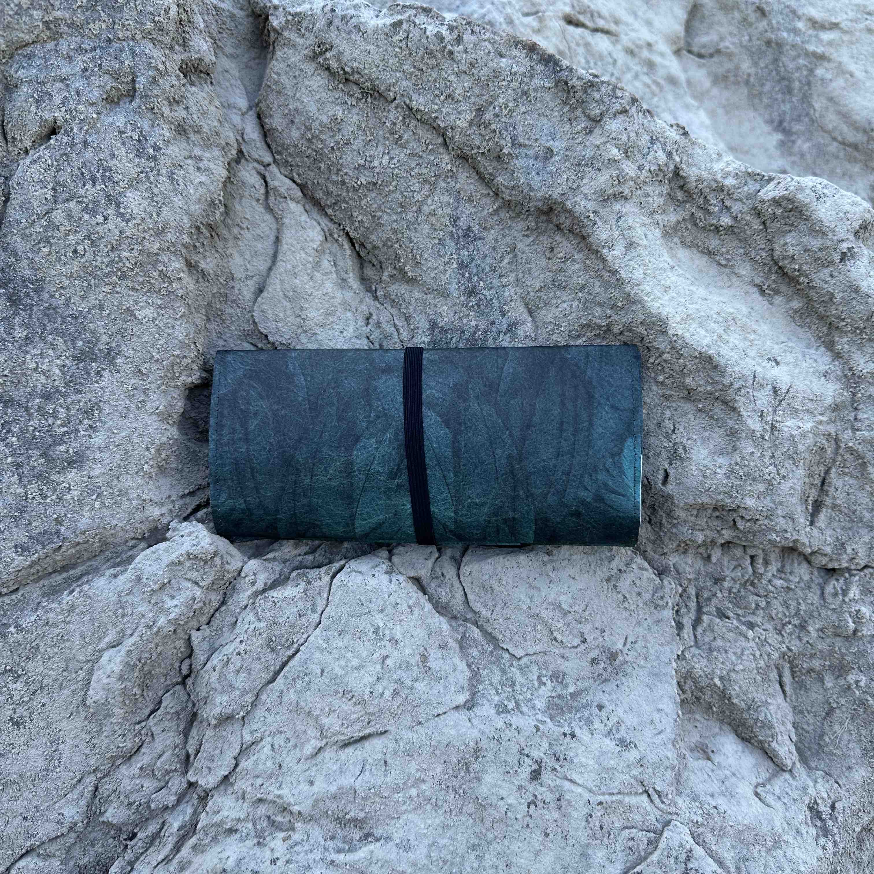Paprcuts Tabakbeutel Ara Drehtasche Blätter grün-schwarz