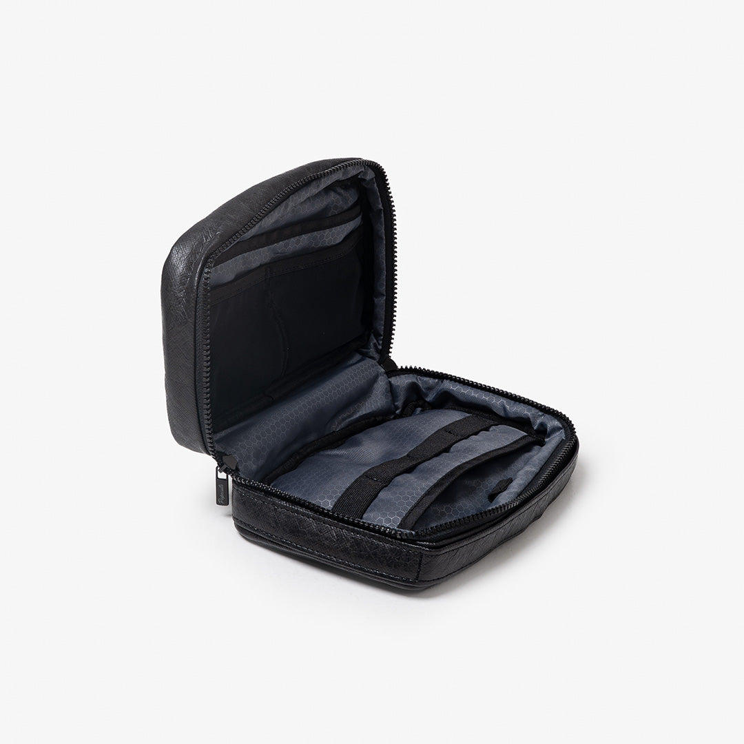 Paprcuts Oslo Organizer Just Black Tyvek Kulturbeutel 24 cm